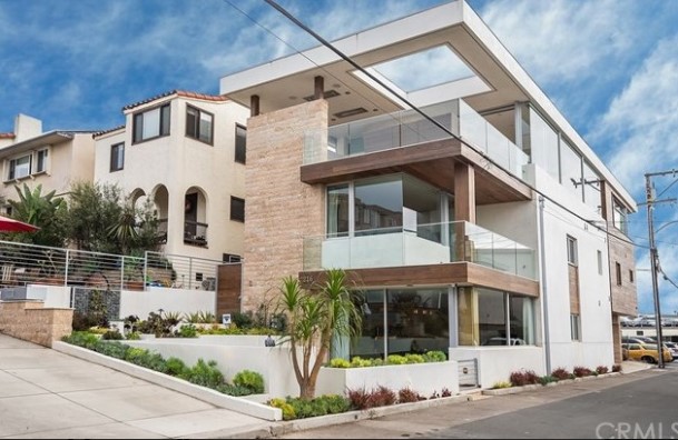  Viktoria Azarenka  home in Los Angeles